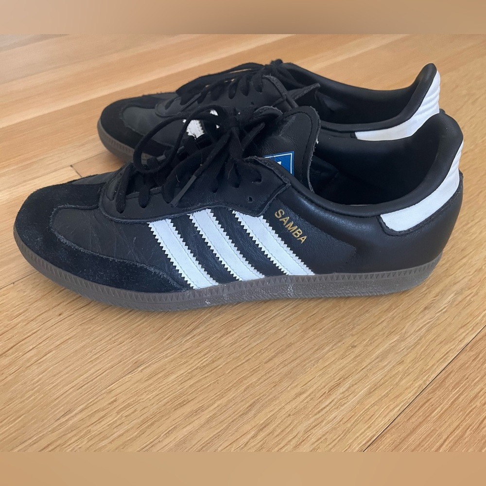 Men’s 6.5 Adidas Samba (fits like a women’s 8.5) Black & White Leather Sneakers